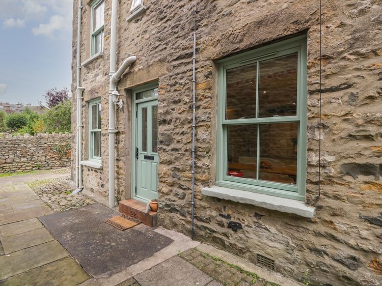 2 Kings Yard, listing photograph 2
