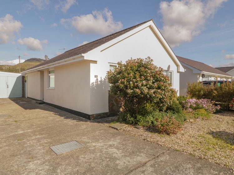 Seaside Retreat, listing photograph 2