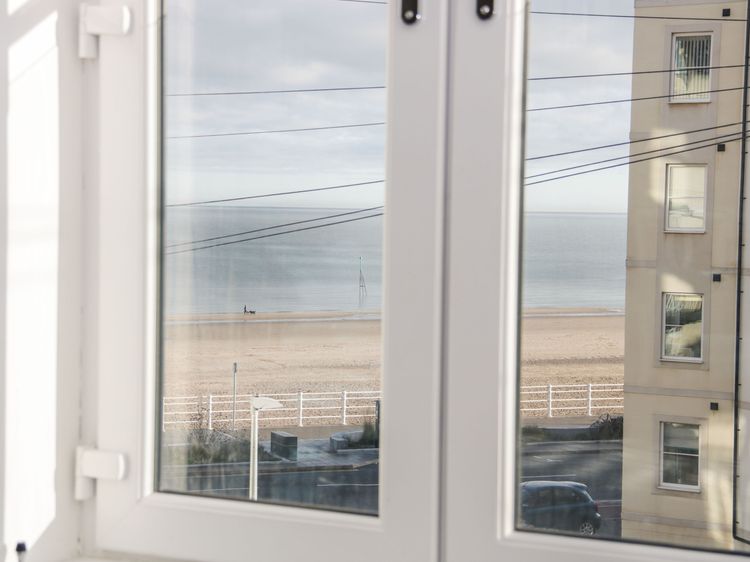 Beach House, listing photograph 4