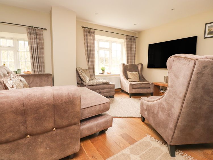 9 Riverside Walk, listing photograph 3