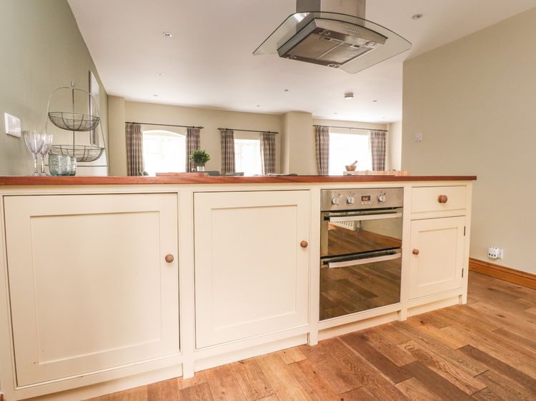 9 Riverside Walk, listing photograph 8
