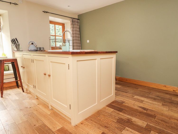9 Riverside Walk, listing photograph 9