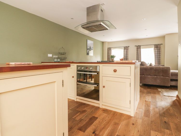 9 Riverside Walk, listing photograph 10