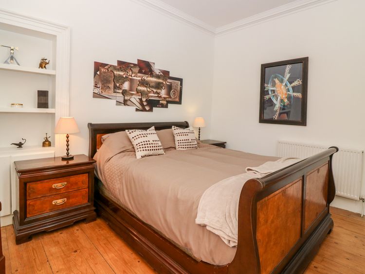 George Cottage, listing photograph 8