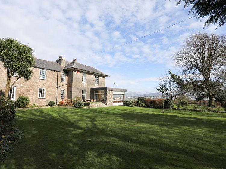 Tal Gwynedd, listing photograph 4