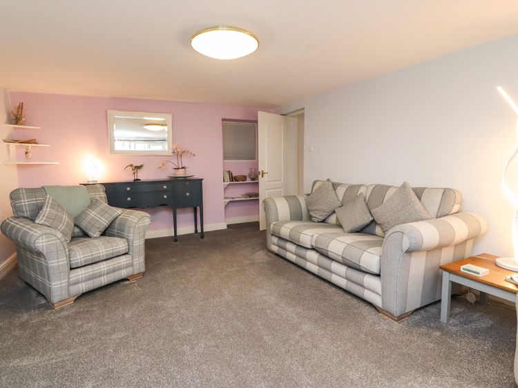 Inglewood Court, listing photograph 7