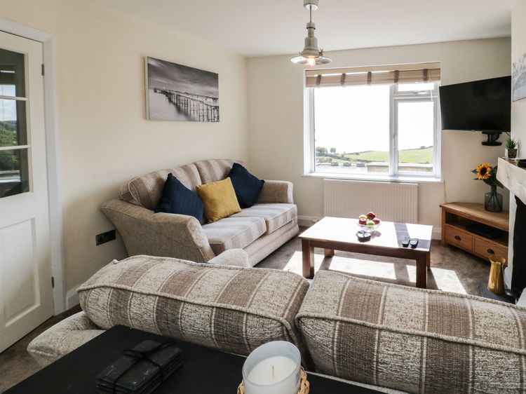 4 Anglesey Road, listing photograph 3