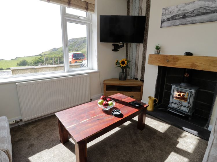4 Anglesey Road, listing photograph 4