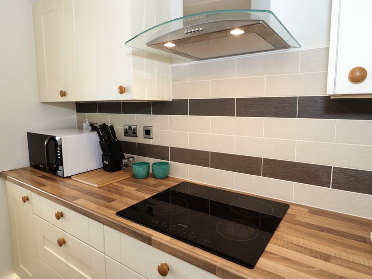 4 Anglesey Road, listing photograph 9