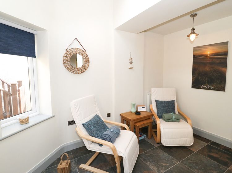 4 Anglesey Road, listing photograph 12
