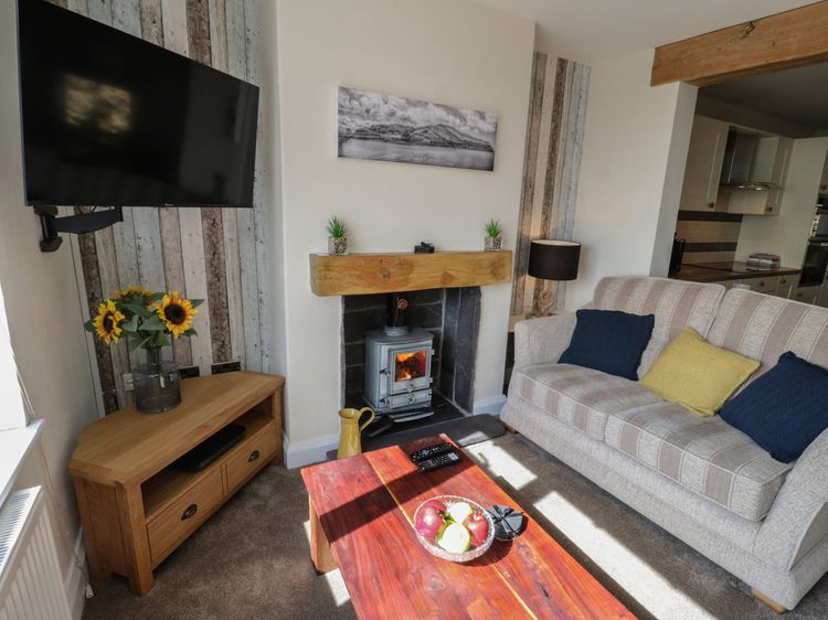 4 Anglesey Road, listing photograph 5
