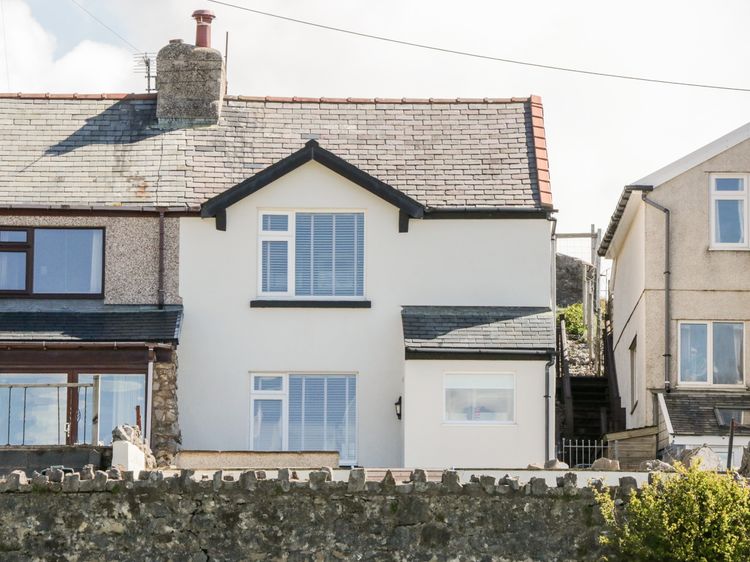 4 Anglesey Road, listing photograph 2