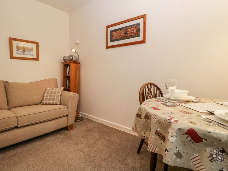 Oak View, listing photograph 6