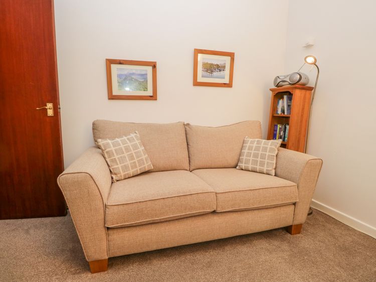 Oak View, listing photograph 7