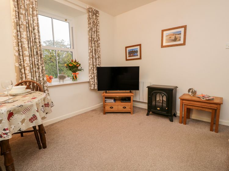 Oak View, listing photograph 8