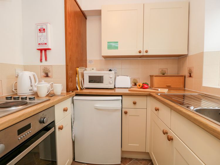 Oak View, listing photograph 9