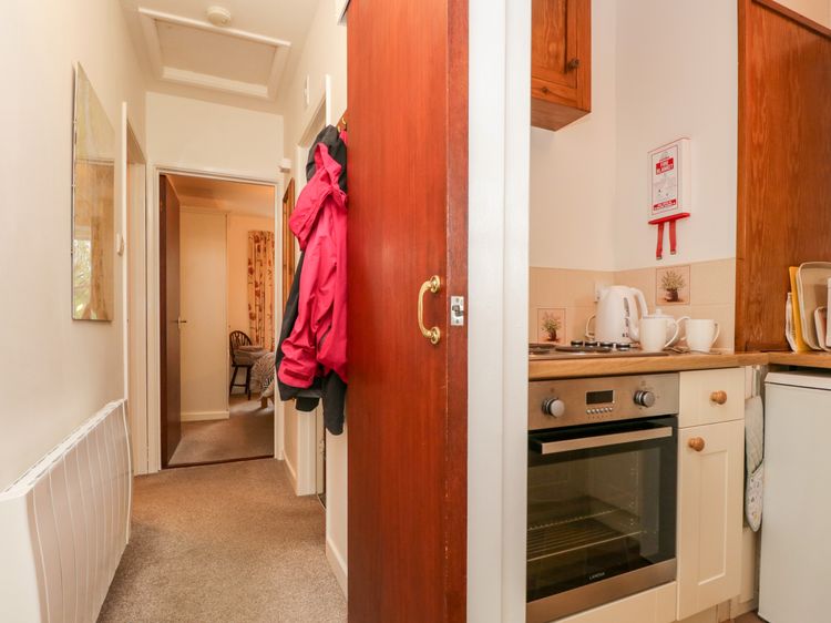 Oak View, listing photograph 11