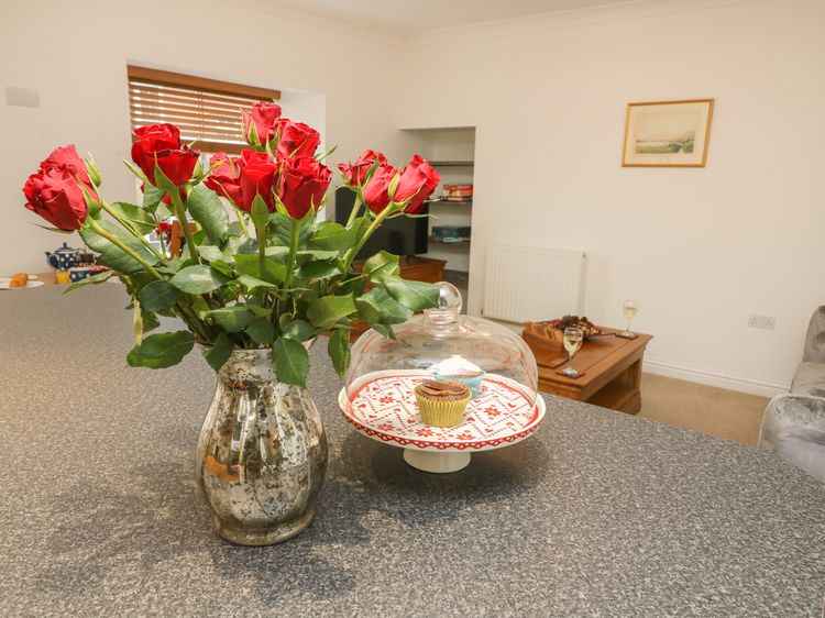 2 Eden Lodge, listing photograph 8