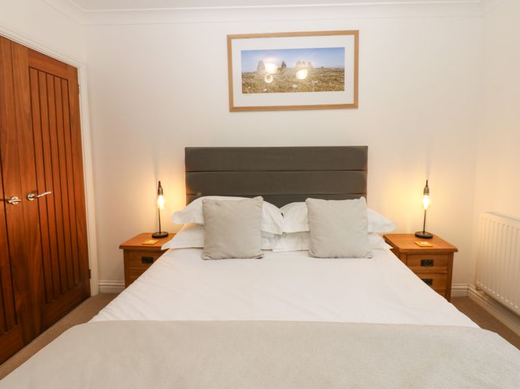 2 Eden Lodge, listing photograph 10