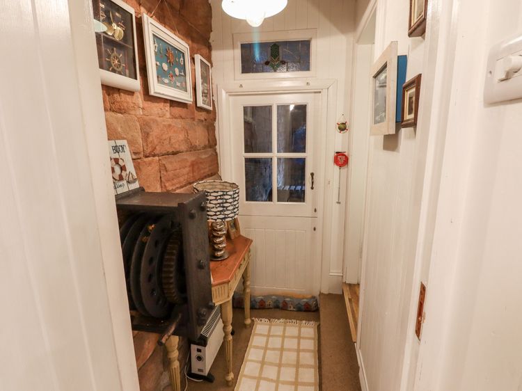 Horton Lodge Boathouse, listing photograph 11