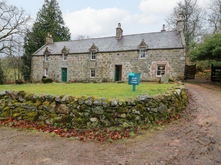 North Mains Cottage - Craigievar Castle, listing photograph 3