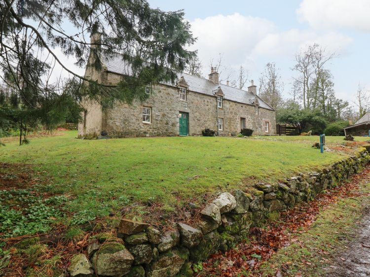 South Mains Cottage - Craigievar Castle, listing photograph 4