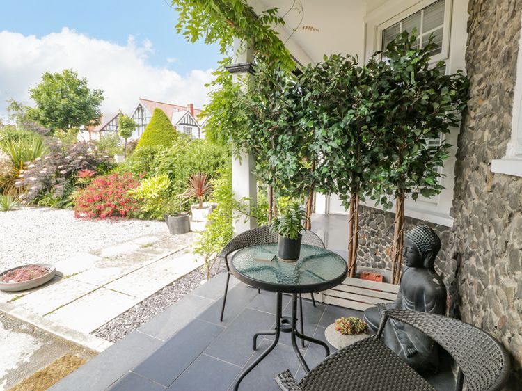 18 Tyn Celyn, listing photograph 2