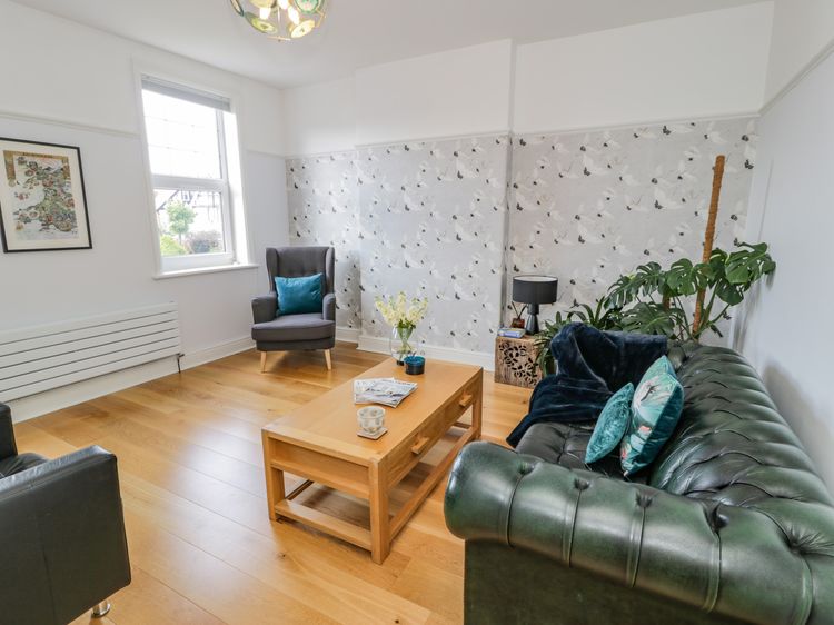 18 Tyn Celyn, listing photograph 3