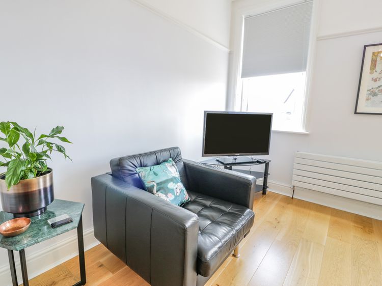18 Tyn Celyn, listing photograph 4
