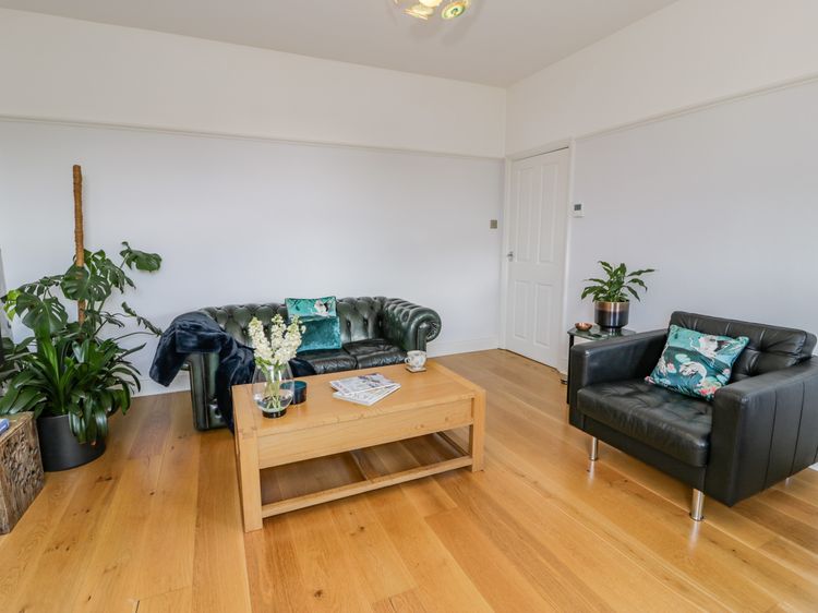 18 Tyn Celyn, listing photograph 7