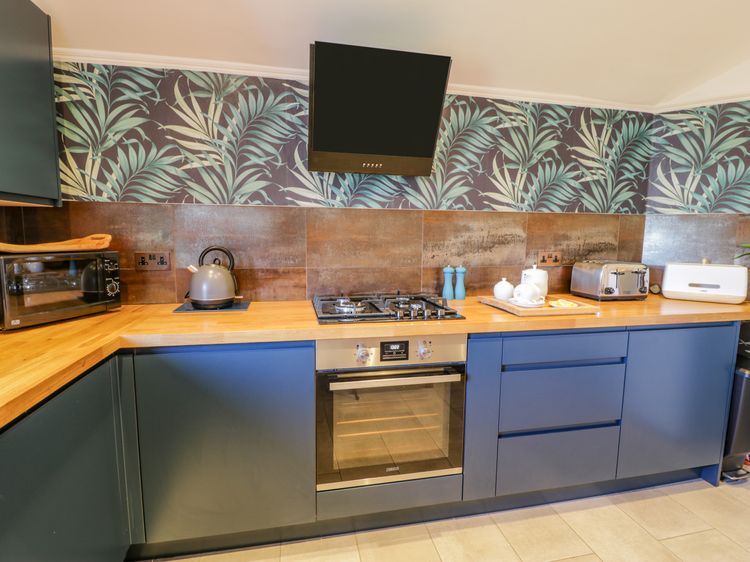 18 Tyn Celyn, listing photograph 12