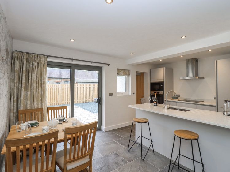 Woodview, listing photograph 8