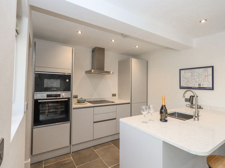 Woodview, listing photograph 10