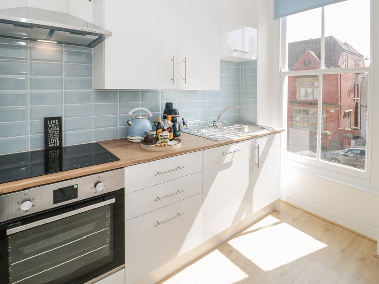 Llewelyn Apartment, listing photograph 9