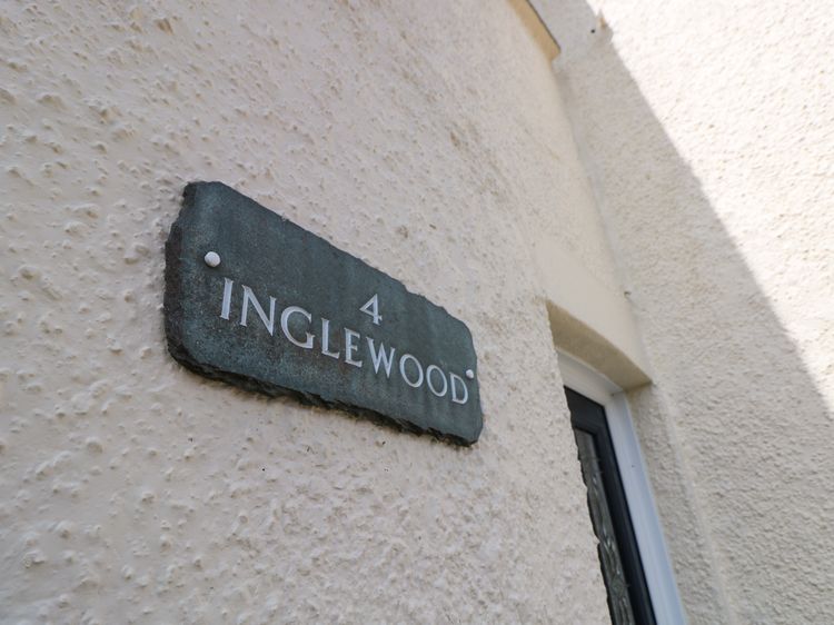 Inglewood, listing photograph 2