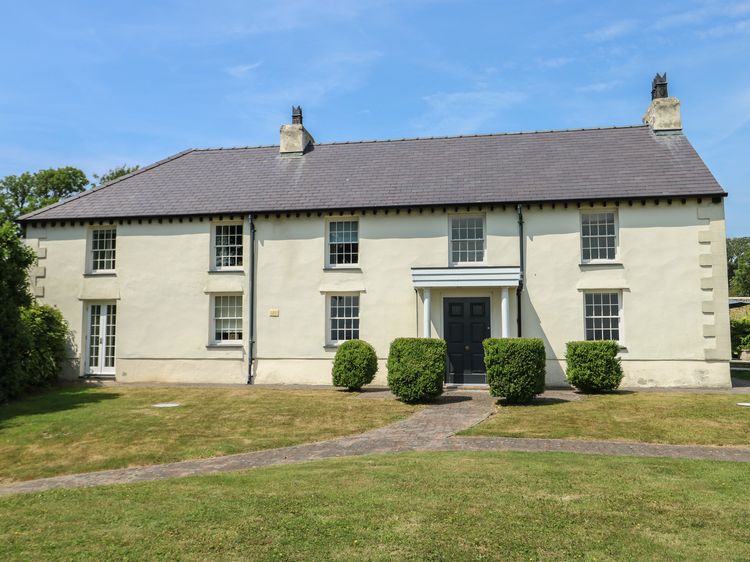 Clynnog House
