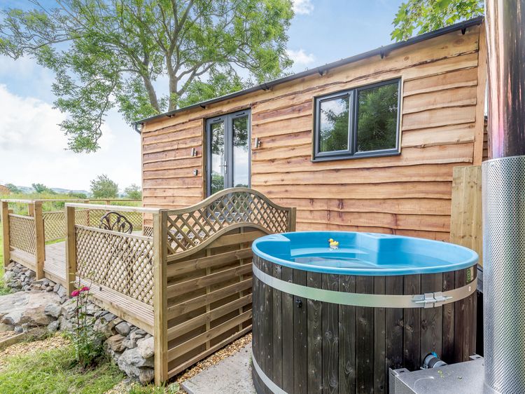 Stag Lodge Pod, listing photograph 3