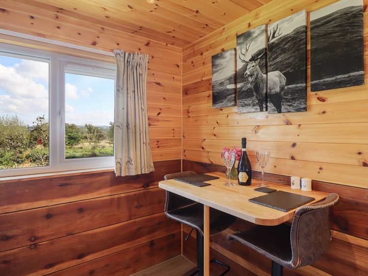 Stag Lodge Pod, listing photograph 9