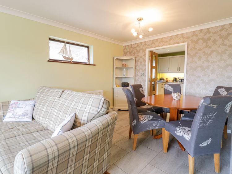 Rhos Deiniol, listing photograph 3
