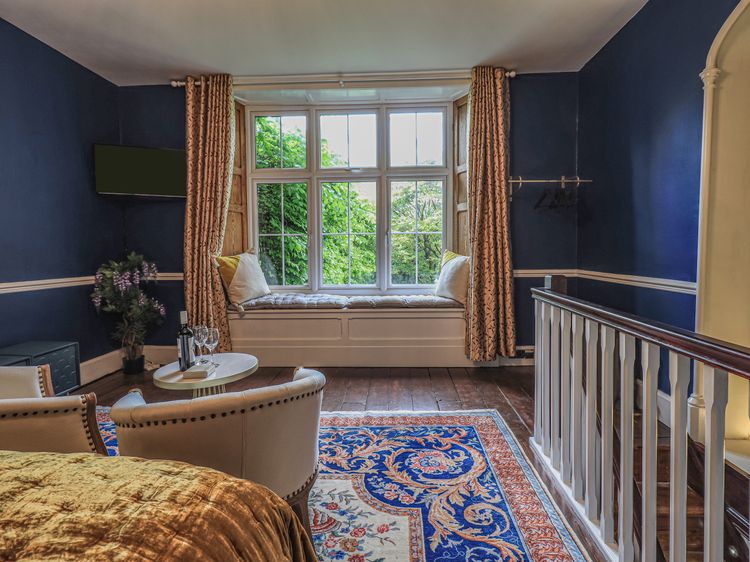 Wisteria, listing photograph 12