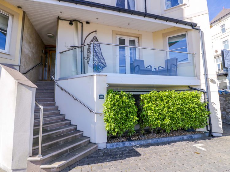 Ocean View Apartment, listing photograph 2