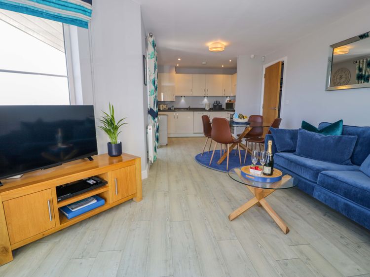 Ocean View Apartment, listing photograph 8