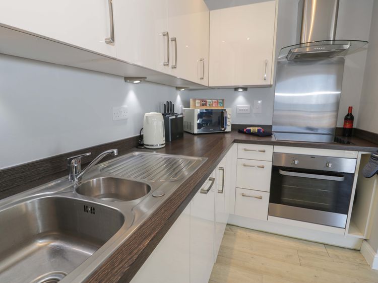 Ocean View Apartment, listing photograph 10