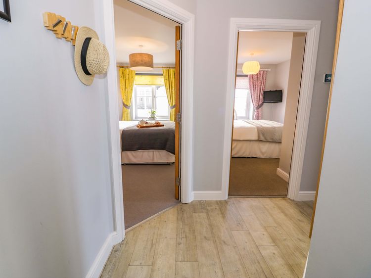 Ocean View Apartment, listing photograph 11