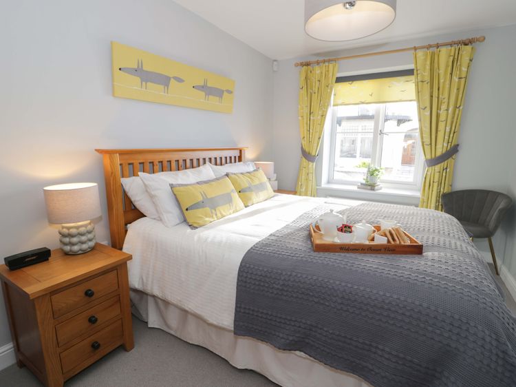 Ocean View Apartment, listing photograph 12