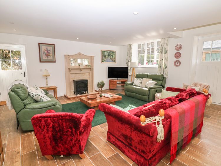 Chestnut Cottage, listing photograph 3