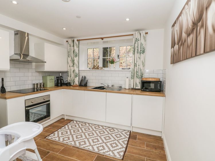 Chestnut Cottage, listing photograph 6