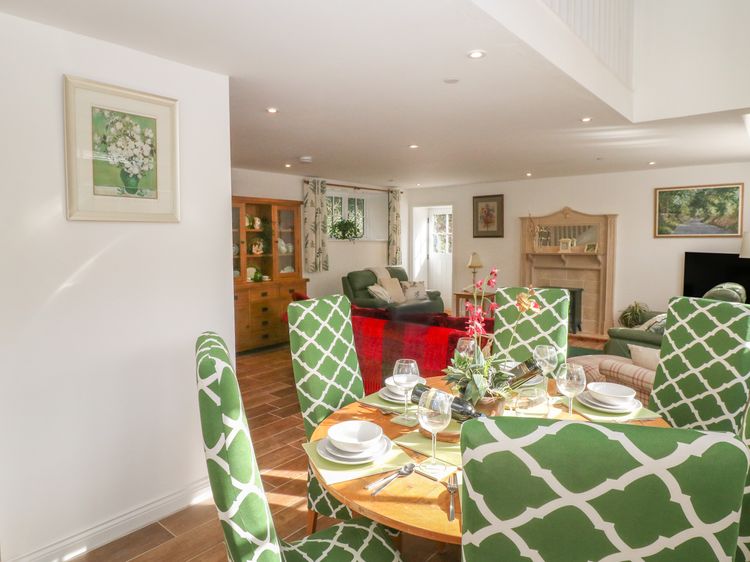 Chestnut Cottage, listing photograph 9