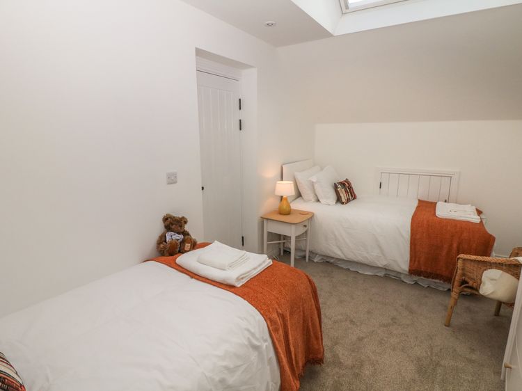 Holly Cottage, listing photograph 12