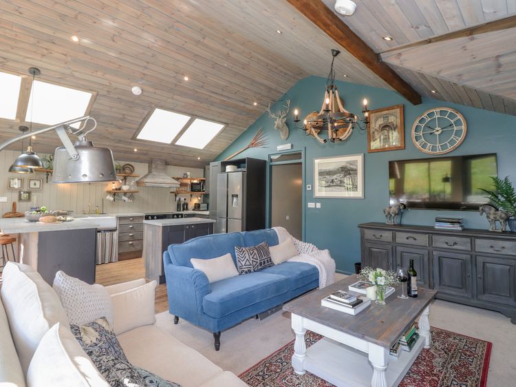 The Owl's Shack, listing photograph 3